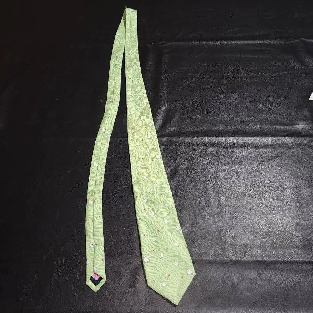 Vineyard Vines Mens Green Silk Sailboat Neck Tie